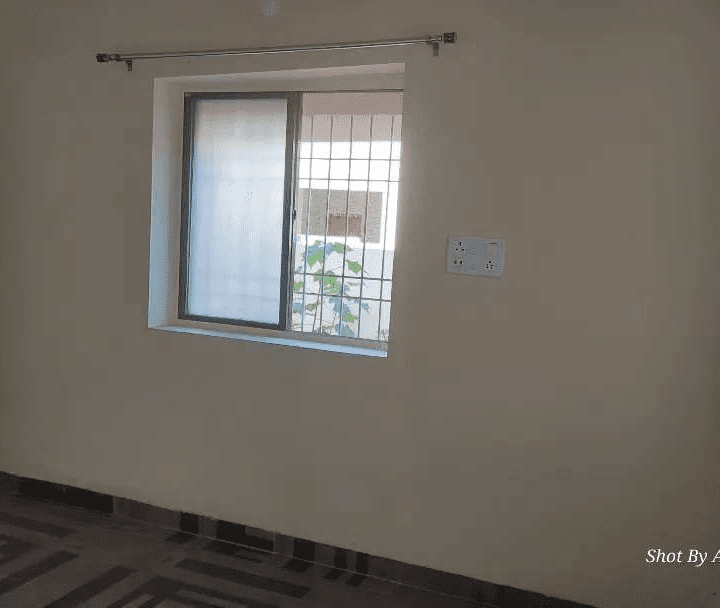 Single room for rent for girls in Bilaspur with attached washroom and kitchen near Bahatarai Cricket Stadium in gated society