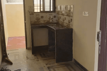 Single room for rent for girls in Bilaspur with attached washroom and kitchen near Bahatarai Cricket Stadium in gated society