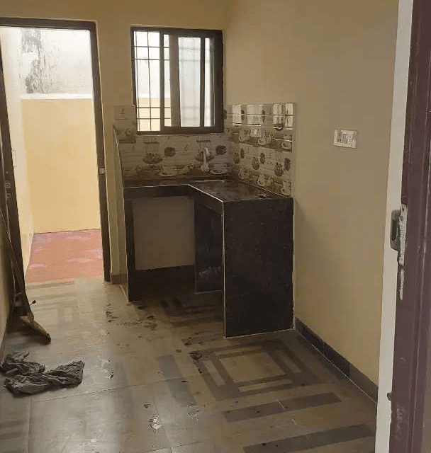 Single room for rent for girls in Bilaspur with attached washroom and kitchen near Bahatarai Cricket Stadium in gated society