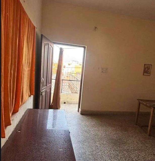 Furnished room for boys in Vinoba Nagar Bilaspur near Akshay Gurukul School 400 sqft builder floor rental