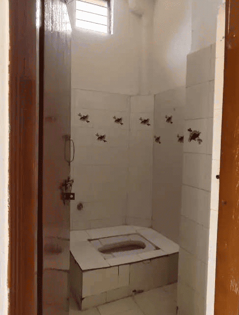 1 BHK furnished independent house for rent with 500 sqft area, fully furnished builder floor with 1 bathroom suitable for bachelors