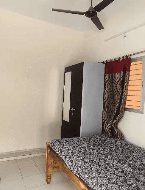 1 BHK furnished independent house for rent with 500 sqft area, fully furnished builder floor with 1 bathroom suitable for bachelors