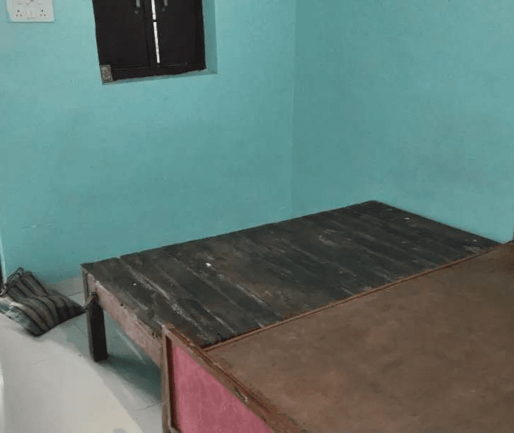 Furnished rooms for working girls in Sarkanda Bilaspur with attached bathroom and parking facility