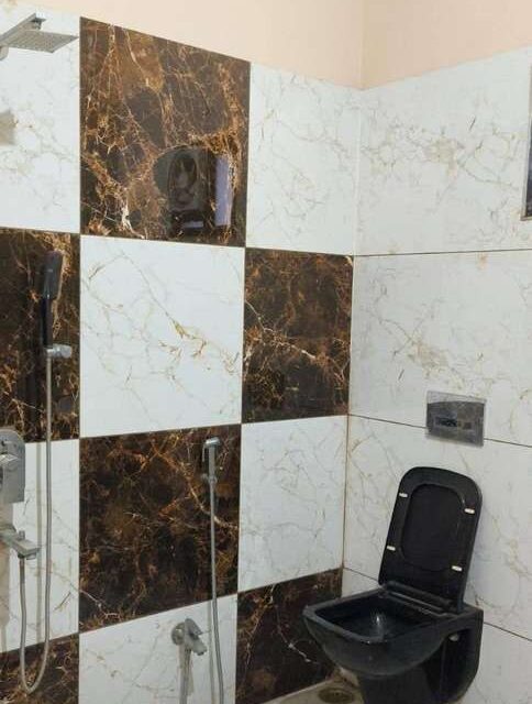 Fully furnished room for rent in Basant Vihar Gondwara Raipur with balcony, bed, wardrobe and rooftop access