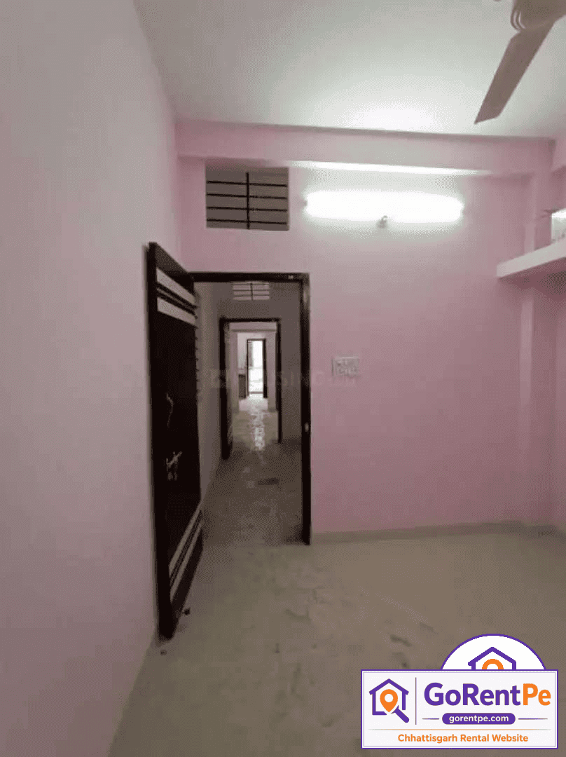 1 BHK unfurnished room for rent near Nehru Chowk Mungeli Naka Bilaspur with separate kitchen, attached bathroom, east facing house, 1000 sqft carpet area, parking available, bachelors allowed