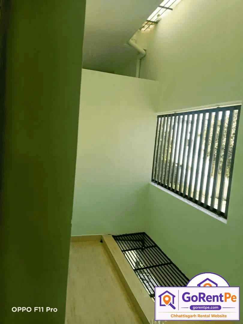 2BHK semi-furnished house for rent with 1000 sqft area, 2 bathrooms, parking, North-East facing, family-friendly owner listing
