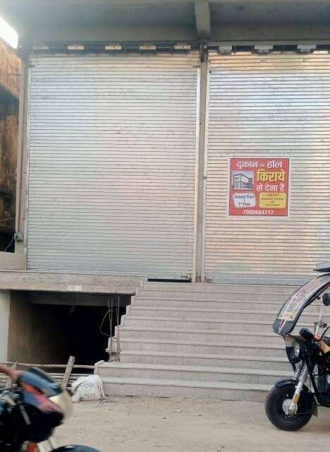 Semi-furnished shop for rent in Juni Line Bilaspur with 3000 sq ft area, spacious commercial space with parking