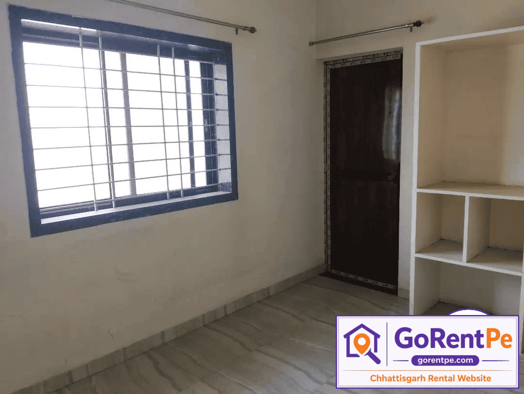 900 sqft 2 BHK family flat for rent in Baikunth Nagar Bhilai with 2 bathrooms, spacious hall, kitchen, washing area, east facing apartment near Gaurav Path and Amrapali Vananchal City