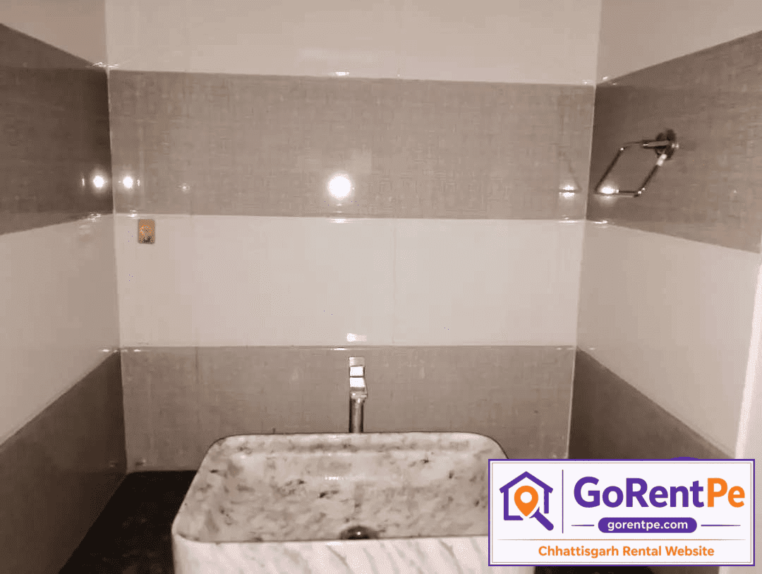 900 sqft 2 BHK family flat for rent in Baikunth Nagar Bhilai with 2 bathrooms, spacious hall, kitchen, washing area, east facing apartment near Gaurav Path and Amrapali Vananchal City
