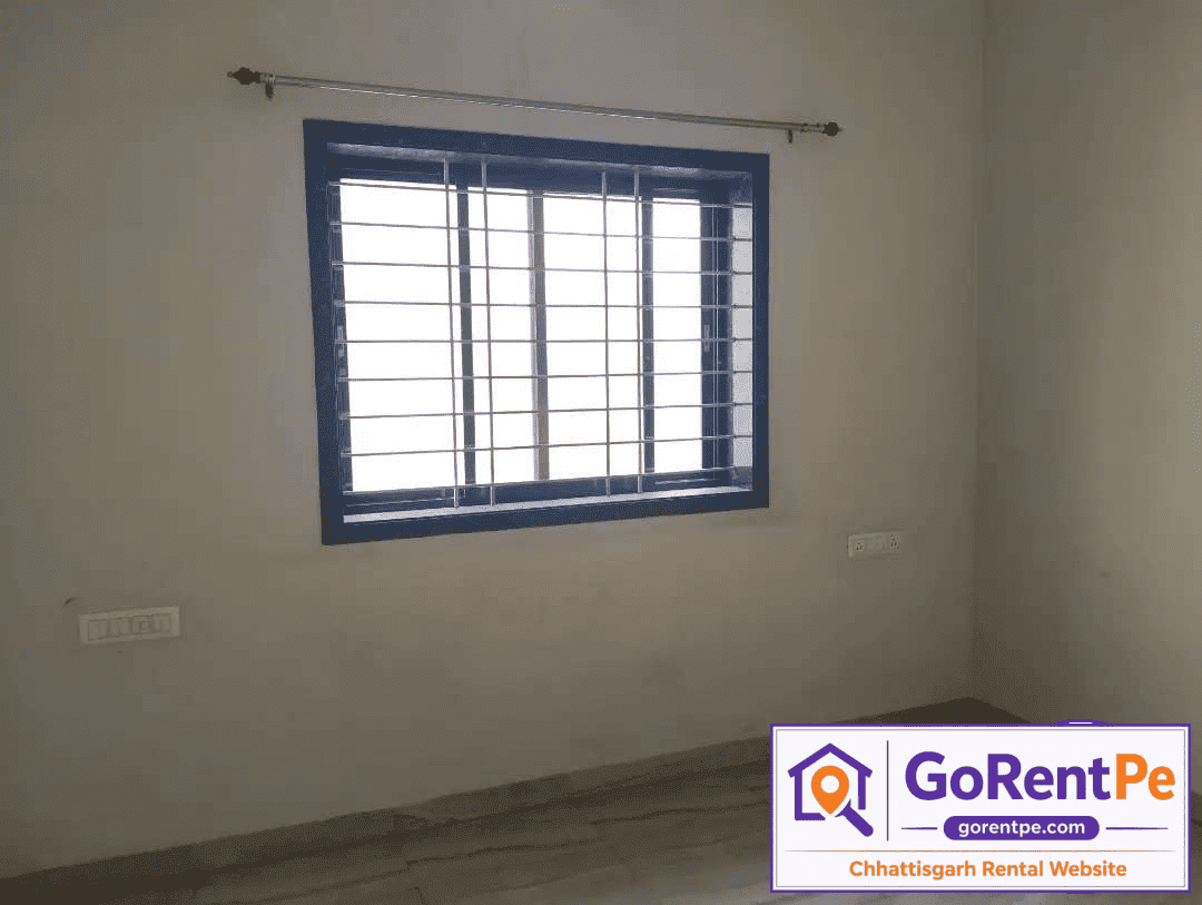 900 sqft 2 BHK family flat for rent in Baikunth Nagar Bhilai with 2 bathrooms, spacious hall, kitchen, washing area, east facing apartment near Gaurav Path and Amrapali Vananchal City