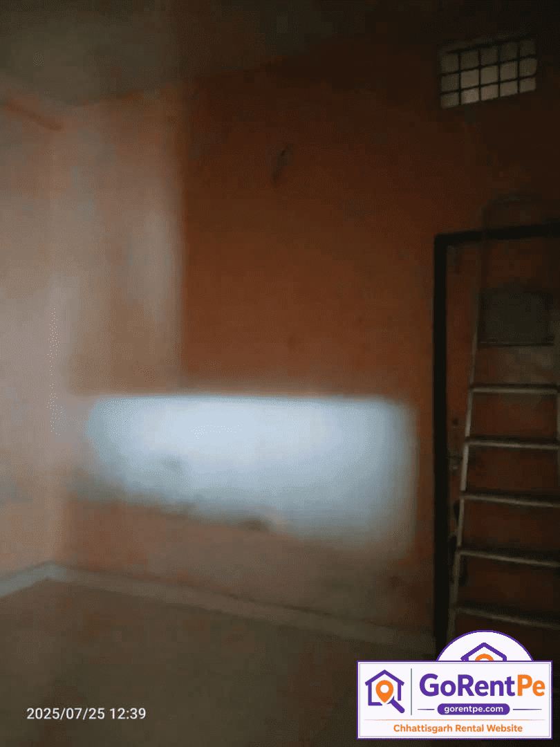 Affordable 1 BHK room for rent in Ram Nagar Bhilai with attached bathroom, 500 sq ft unfurnished accommodation ideal for bachelors, students, and working professionals.
