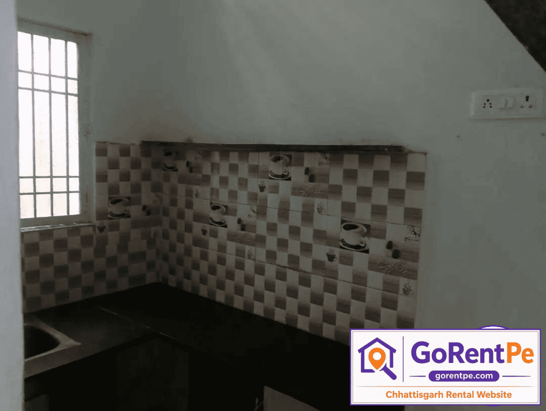 1 BHK unfurnished family flat for rent with 500 sq ft area on first floor