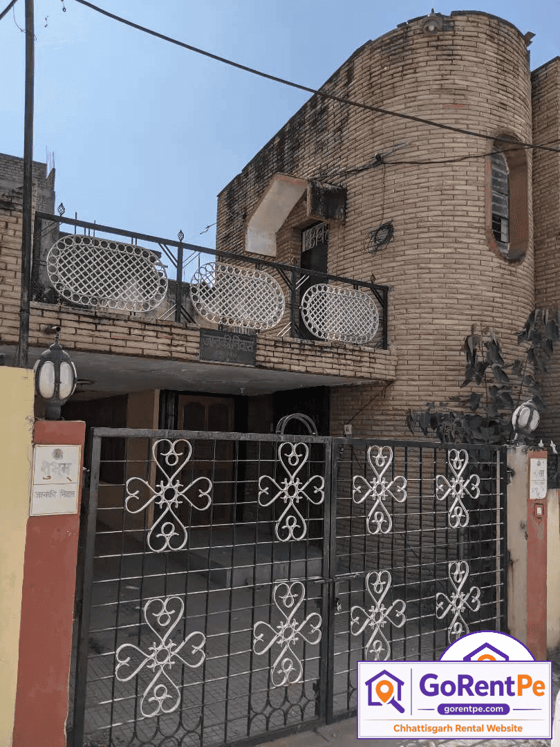Spacious room with two beds available for rent in a 3 BHK individual house in Vinoba Nagar, Bilaspur, Chhattisgarh with parking and bachelor-friendly accommodation.