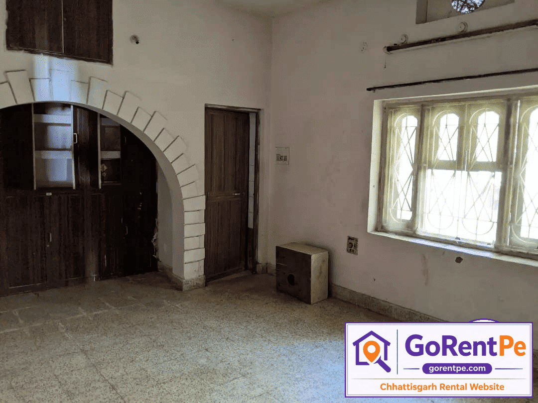 Spacious room with two beds available for rent in a 3 BHK individual house in Vinoba Nagar, Bilaspur, Chhattisgarh with parking and bachelor-friendly accommodation.