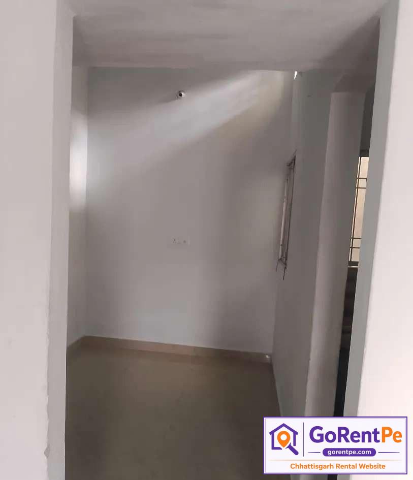 1 BHK unfurnished family flat for rent with 500 sq ft area on first floor