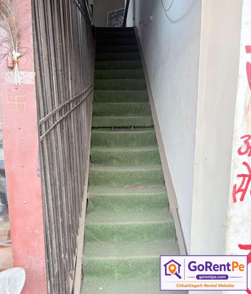 400 sq ft commercial hall for rent in Lakhe Nagar Main Chowk Raipur located on first floor with ground floor visibility suitable for office coaching institute clinic boutique consultancy and business use