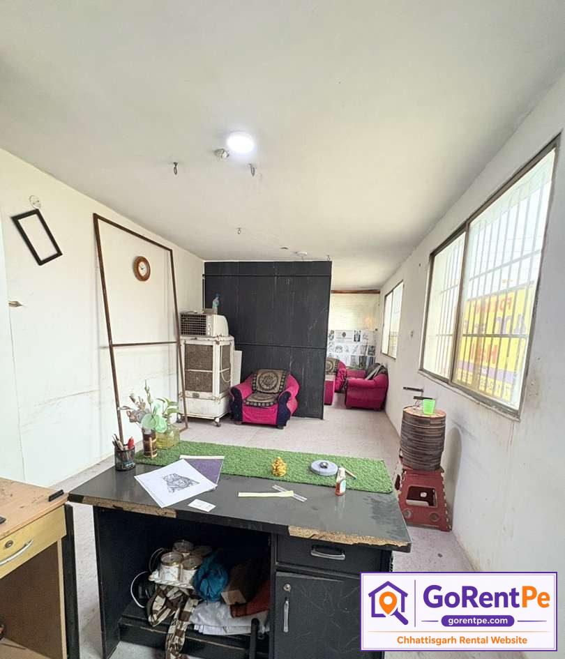 400 sq ft commercial hall for rent in Lakhe Nagar Main Chowk Raipur located on first floor with ground floor visibility suitable for office coaching institute clinic boutique consultancy and business use