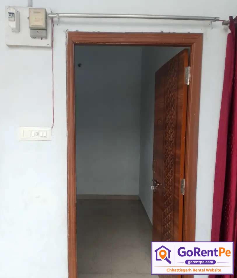 1 BHK unfurnished family flat for rent with 500 sq ft area on first floor