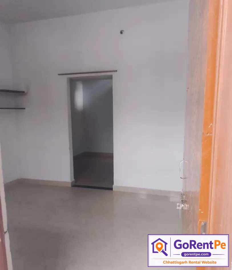 1 BHK unfurnished family flat for rent with 500 sq ft area on first floor