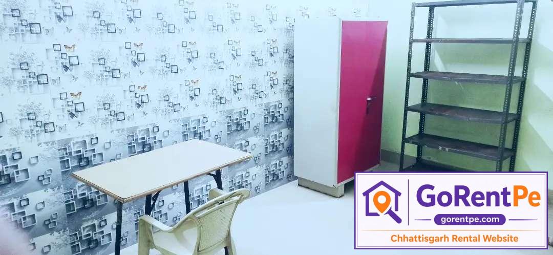 Boys PG room for rent in Sarkanda Chowk Bilaspur with attached bathroom, bed, study table, chair, fans, book racks and kitchen facility near Mahamaya Chowk