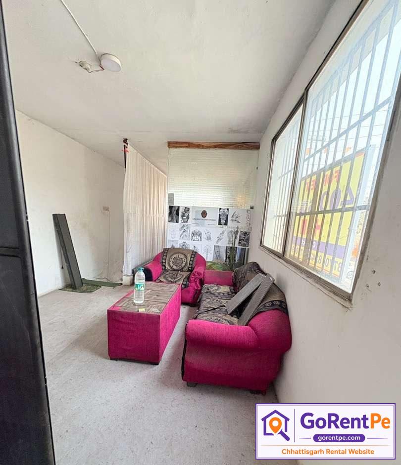 400 sq ft commercial hall for rent in Lakhe Nagar Main Chowk Raipur located on first floor with ground floor visibility suitable for office coaching institute clinic boutique consultancy and business use